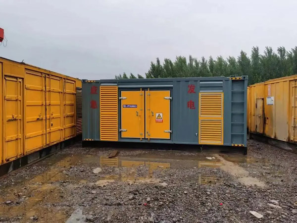 大同柴油发电机如何判断干式空气滤清器是否需要更换？